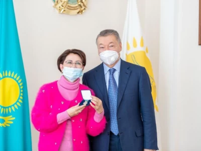 Роза Рымбаева "Шығыс Қазақстан облысының Құрметті азаматы" атағын алды