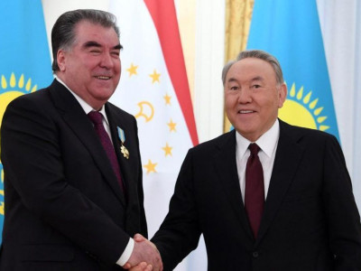 Нұрсұлтан Назарбаев Эмомали Рахмонмен телефон арқылы сөйлесті