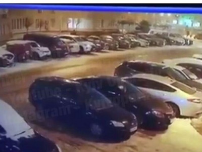 Әйелімен жанжалдасқан ер адам ондаған көлікке зақым келтірді (видео)