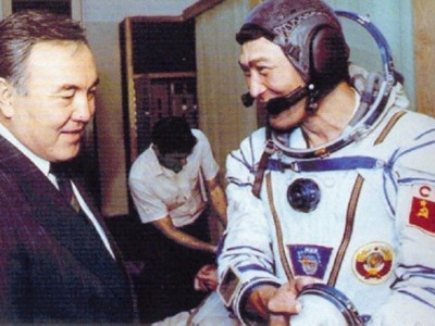 Назарбаев жаңа мемлекетті «орбитаға» қалай жіберді
