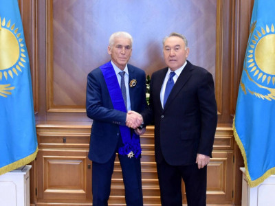 Елбасы отандық кәсіпкерге мемлекеттік награда табыстады