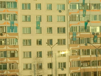 Көкшетау тұрғындары балконға ту іліп, Тәуелсіздік күнін тойлауда