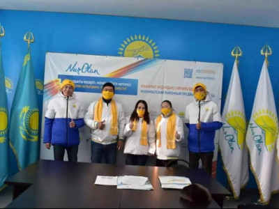Махамбет ауданында "Есіктен есікке" акциясы аясында үйлерді аралап үгіт-насихат жұмыстарын жүргізді