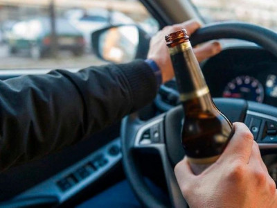 Біреудің көлігін талқандаған мас жүргізуші бар кінәні 11 жастағы ұлына жапты