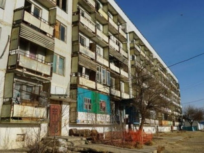 Төретамда көпбалалы отбасылар қаңыраған үйді паналауға мәжбүр