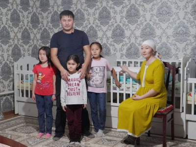 Үш қыздан соң үшем ұлды болған отбасы үйсіз жүр (видео)
