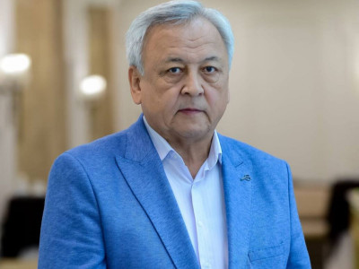Мереке Құлкенов: Сән-салтанаты, байлығы тасыған жерден қазақ тілін таппайсың