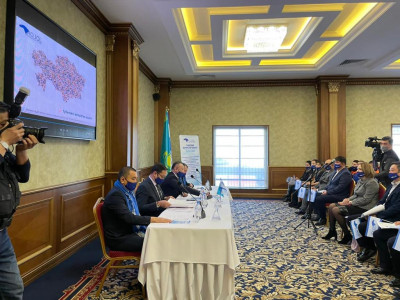 «Ақ жол» партиясы «Атырау Жарық» ұжымымен кездесті