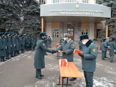 Момышұлының ерлігі жайлы кітап курсанттарға тарту етілді