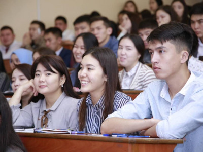 Бірінші курс студенттері дәстүрлі түрде білім алатын болды