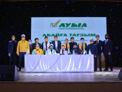 «Ауыл» партиясының үгіт-насихат тобы Абай кесенесіне барды