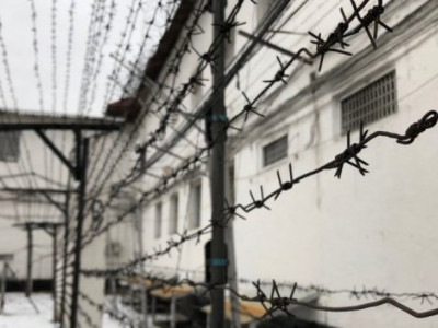 Атырауда түрмеге телефон лақтырған 2 азамат қамауға алынды