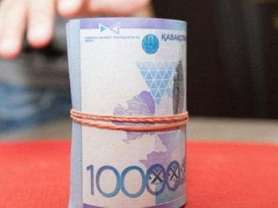 "Кем дегенде 2 млн теңге": Пара бергендерге салынатын айыппұл көлемі өсті