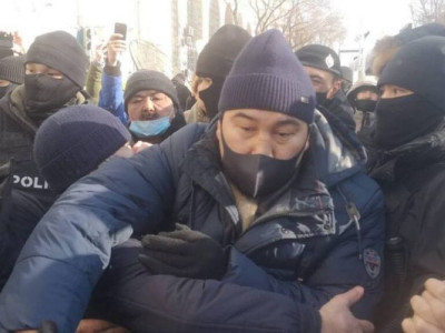 Белсенді Ермахан Ибраимовтың үстінен полицияға арыз жазды