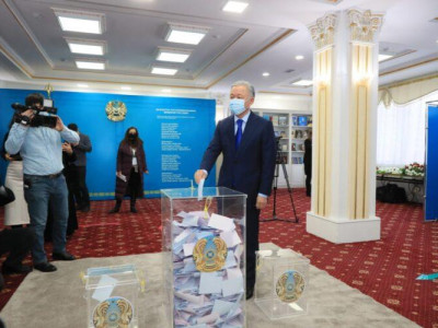 ҚР Парламенті Мәжілісінің Төрағасы Нұрлан Нығматуллин сайлауда дауыс берді