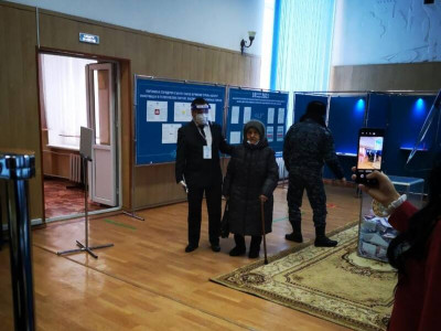 Құрбанбек Мырзабеков: Жасы үлкен қариялар өздері келіп дауыс беріп жатыр