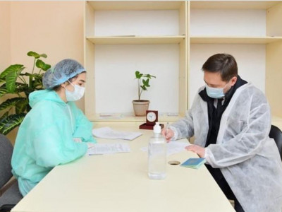 Шымкент қаласының әкімі «Спутник V» вакцинасын салдырды