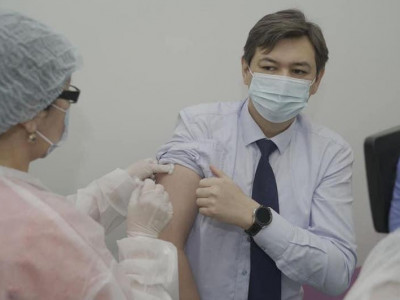 Денсаулық сақтау вице-министрлеріне «Спутник V» вакцинасының 2-дозасы егілді