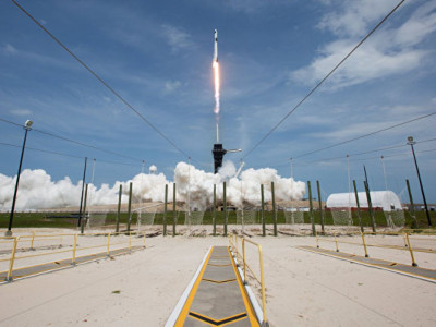 SpaceX жыл соңына дейін ғарыштық туристерді орбитаға жібермек