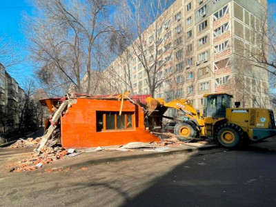 Алматыда заңсыз салынған нысандар сүріліп жатыр