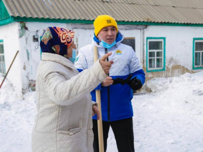 Жасотандықтар жалғызбасты қарияларға шаруаға көмектесті