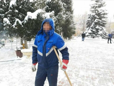 Дүкеннен кәмпит ұрлап, сүйіктісіне сыйламақ болған жігіт қоғамдық жұмыстарға жегілді