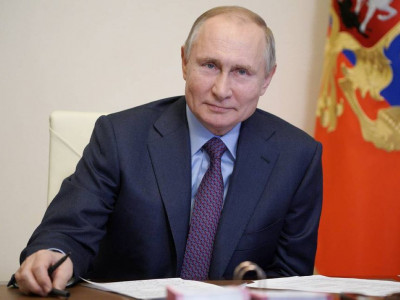 Владимир Путин коронавирусқа қарсы вакцина салдырды