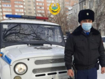 Семейлік полицей көпірден секірмек болған жасөспірімді құтқарды