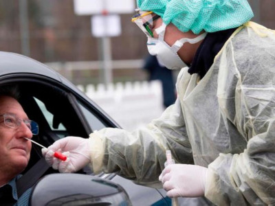 Берлиндіктер дүкенге бару үшін коронавирусқа тест тапсыруға міндеттелді