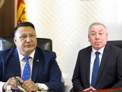Қазақстан елшісі Баян-Өлгей аймағының әкімімен кездесті
