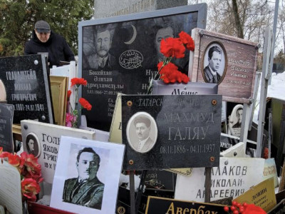 Ресейдегі Әлихан Бөкейханов зиратына гүл шоқтары қойылды