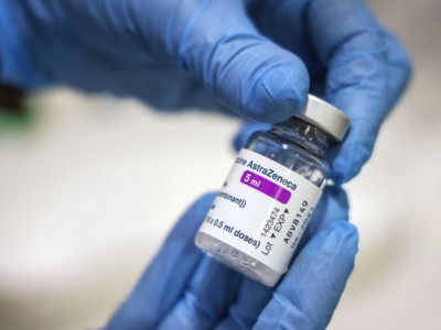 Ирландия AstraZeneca вакцинасын қолдануға уақытша шектеу қойды