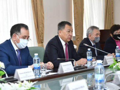 ҚазҰУ ректоры француз ғалымдарына бірлескен археологиялық зерттеулер жасауды ұсынды