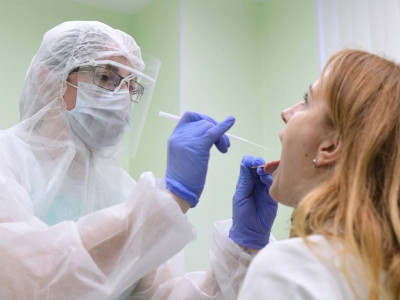 Ғалымдар коронавирусты қайта жұқтыру қаупі жоғары адамдарды атады