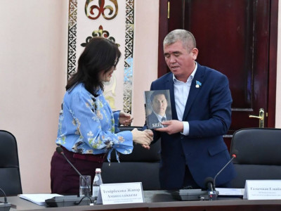 Бейсен Құранбек атындағы стипендия табысталды