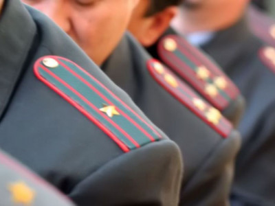 Ақтөбелік полицейлер қомақты ақша салынған сөмкені иесіне қайтарды