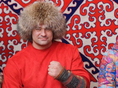 Қазақстандық спортшы таға майыстырудан әлемдік рекорд орнатты