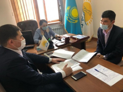 Партияның ықпалымен мектеп айналасы жарықтандырылды