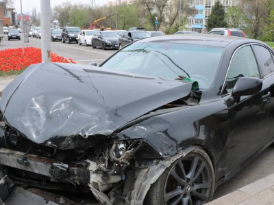 Алматыда Tesla электромобилі апатқа ұшырады