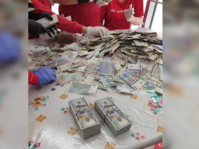 Белгісіз адам дүкендегі қайырымдылық жәшігіне 50 мың доллар салып кеткен