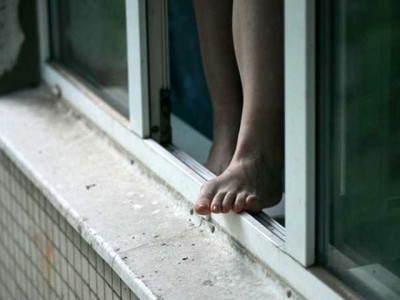 «Ол мас болған»: Оралда жасөспірім 5-қабаттан құлап кетті