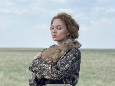 "Үлкен сабақ болды": Құралаймен суретке түскен актриса өкінетінін айтты