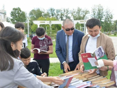 Ашық аспан астындағы кітапхана