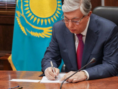 Мемлекет басшысы жер қатынастарын дамыту бойынша өзгерістер енгізілген заңға қол қойды