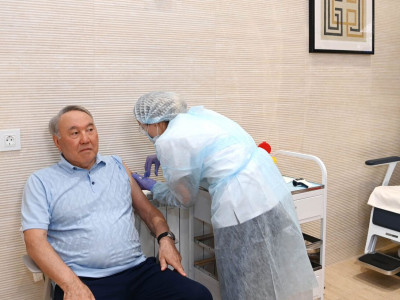 Нұрсұлтан Назарбаев коронавирусқа қарсы вакцина салдырды