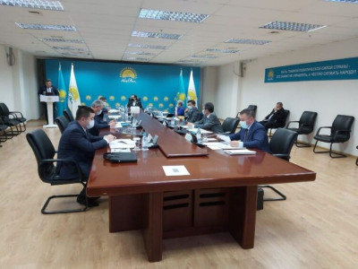 «Бұл мәселені бүгін шешу керек»: депутат жүк көлігі жүргізушілерінің проблемасын көтерді