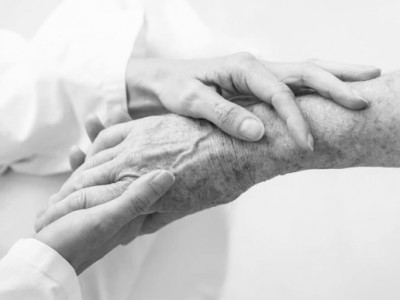 Оралда 65 жастағы қария аурухана терезеcінен секіріп, көз жұмды
