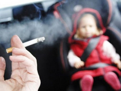Заңға түзету: бала отырған көлікте шылым шеккендер айыппұл төлейді