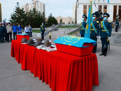 Хабарсыз кетіп, қаза тапқан қазақстандық жауынгерлердің сүйегі туыстарына тапсырылды