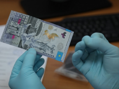 Сыбайлас жемқорлыққа қарсы қызметтің офицері пара алды деген күдікпен ұсталды